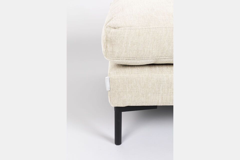 Ses dimensions généreuses de 102x80x53 cm apportent un confort indéniable