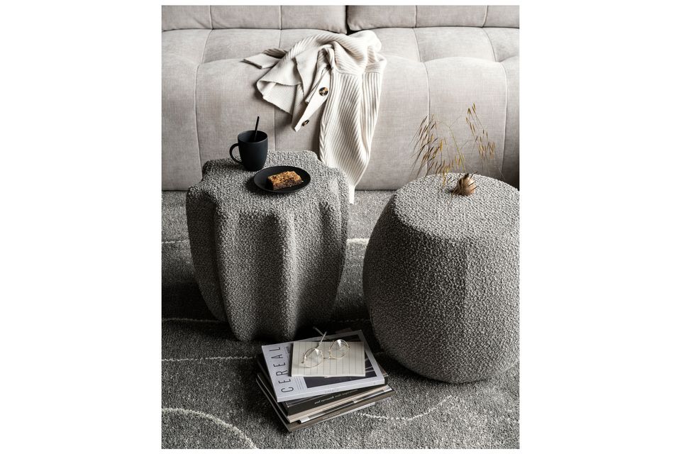 Le pouf en tissu gris clair Bubble de la marque d\'intérieure néerlandaise VTwonen est un