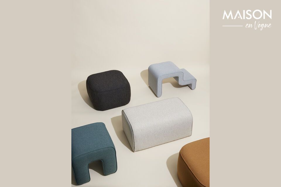 Le Pouf en tissu marron Cube est une invitation à la détente dans un format compact et versatile