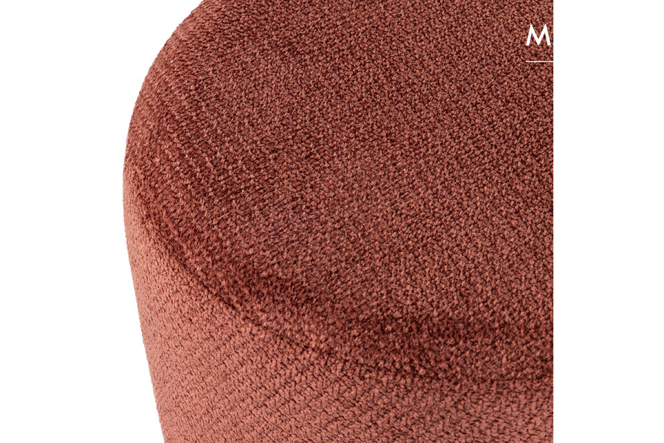 La couleur bordeaux constitue un bel accent dans votre salon ou votre chambre a coucher