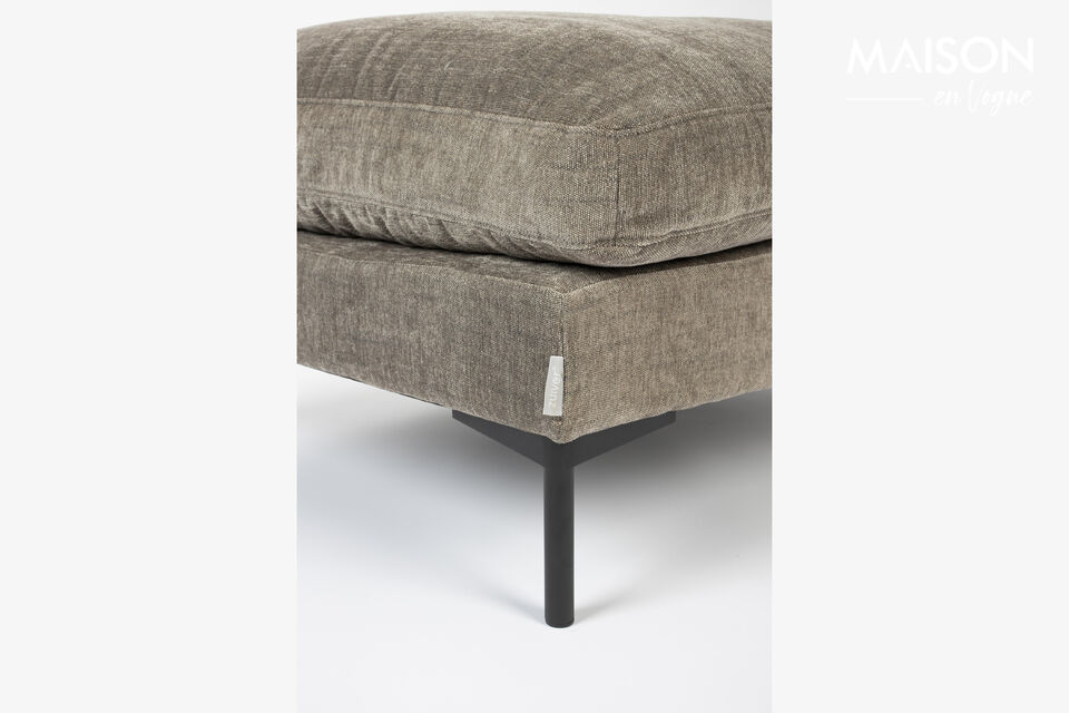 Questo comodo pouf si abbina perfettamente ai divani e al love seat della stessa serie Summer