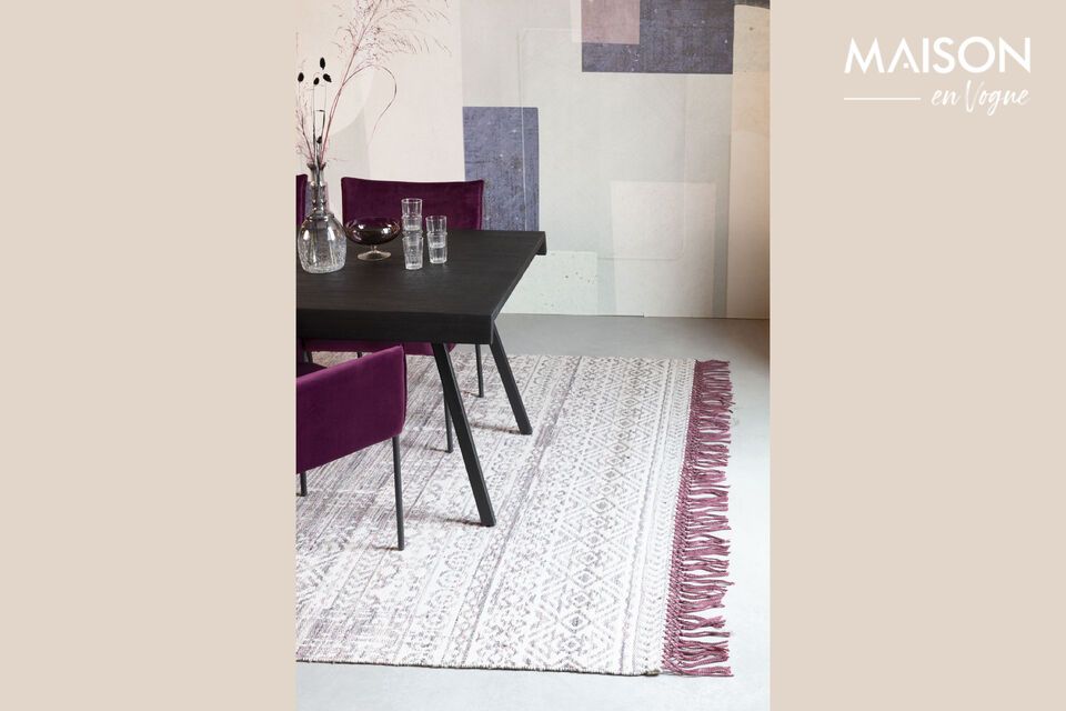 Its handcrafted manufacture ensures that each piece is unique