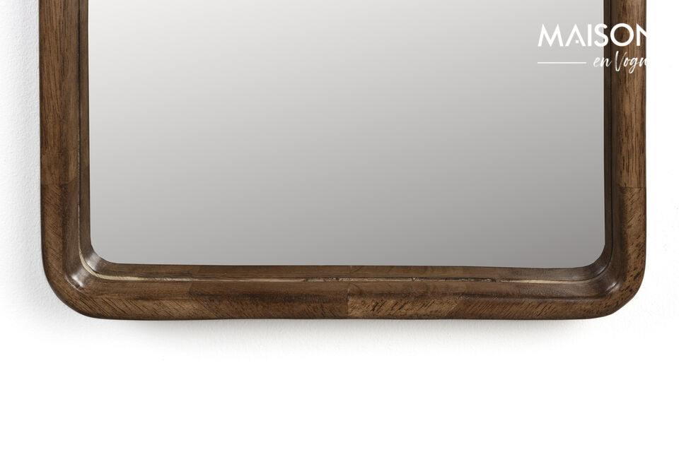 Style your interior with the Nyko rectangular mirror