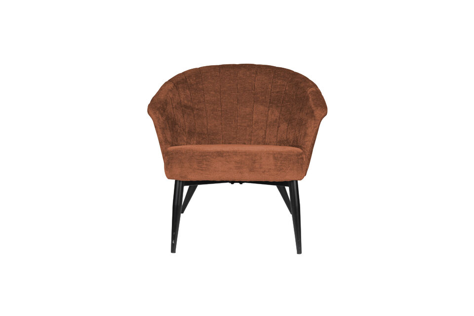 The slim legs also provide a nice contrast to the tub and keep the design airy