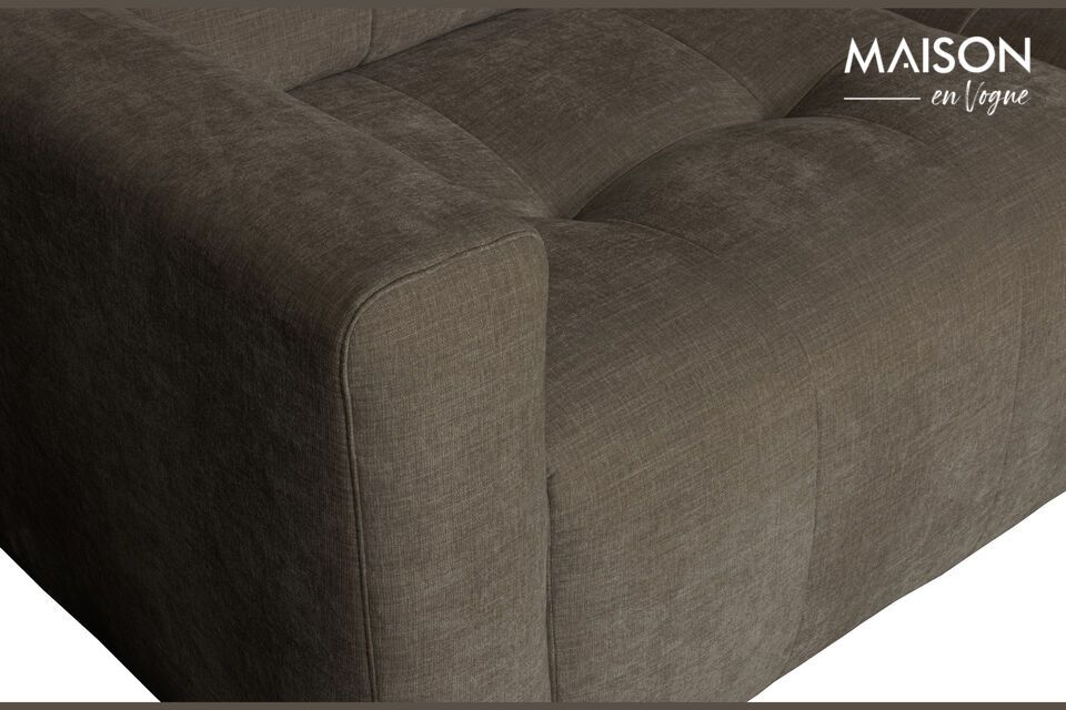 With its 1,5 cm high legs and 6 cm diameter, it easily adapts to all types of floors