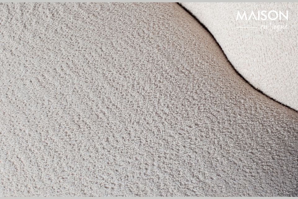 This stone bench with a soft and friendly look is from the Dutch brand WOOOD