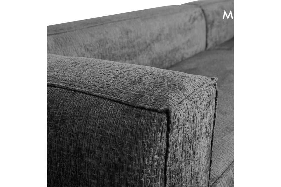 The low legs and all-round upholstered quality ensure that the Bean item looks chunky but calm