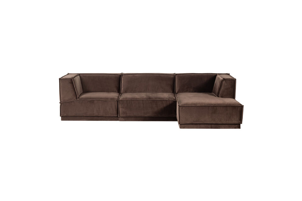 The unique coarse piping gives the sofa a playful look
