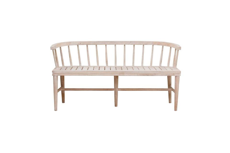 This notoriously sturdy bench offers a long-lasting experience thanks to the superior quality of