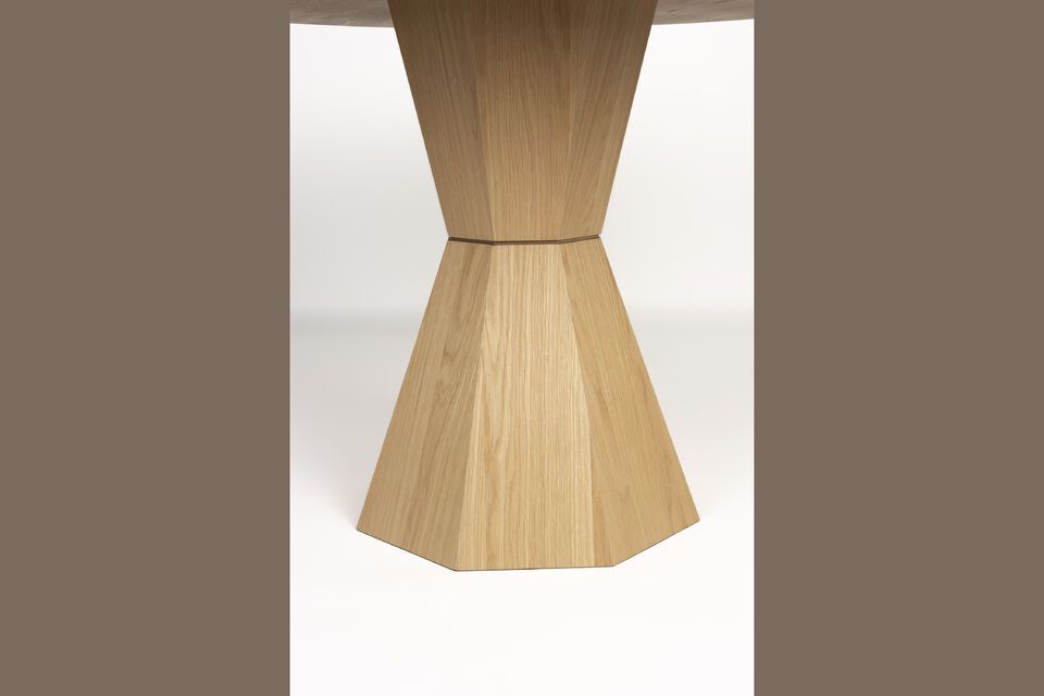 Ideal if you often have guests! The wood look completes the design and adds a calm appearance to