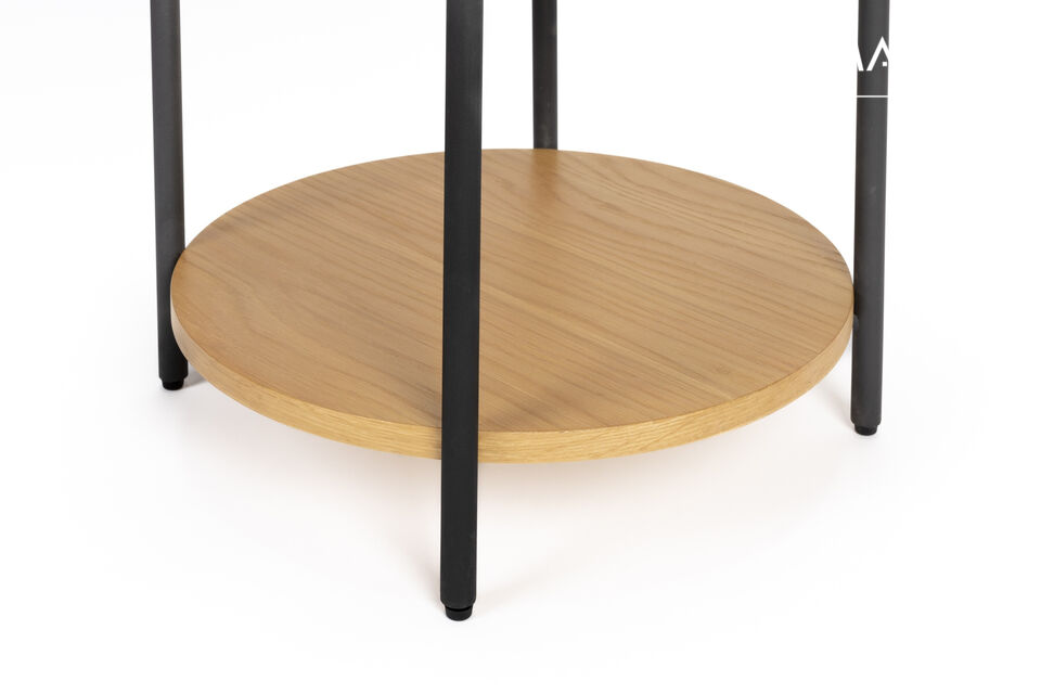 This table is meticulously crafted with attention to detail and effortlessly combines oak veneer