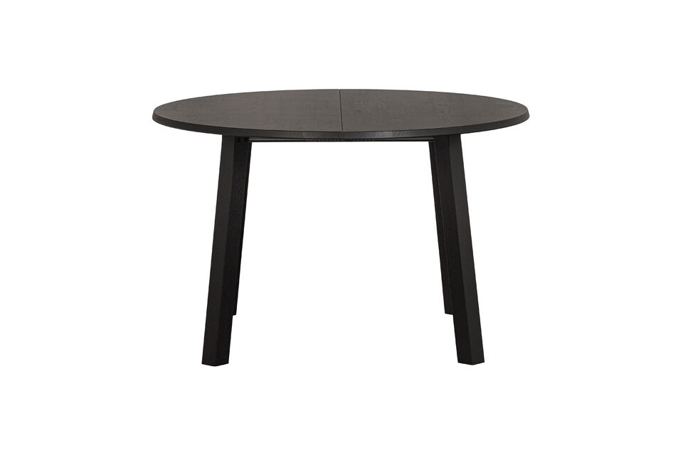 This simple table with stable legs consists of strips of oak