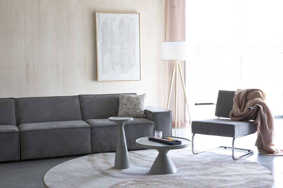 Its large dimensions make it an ideal centerpiece for your living space