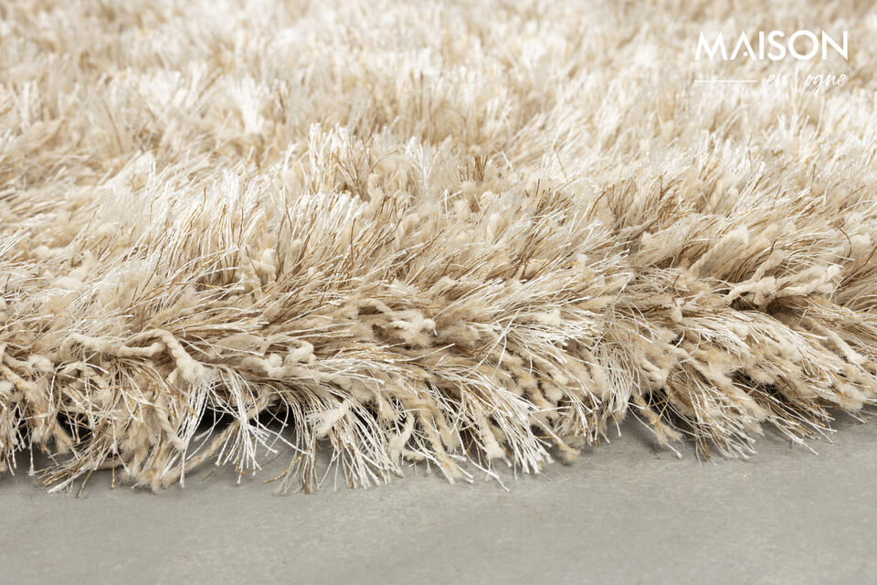 This high-pile rug is the ideal addition to the bedroom
