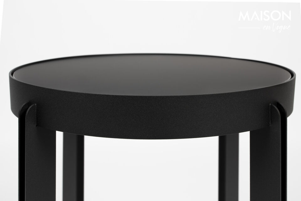 The side table and the round or oval coffee tables feature a design where it’s all in the details