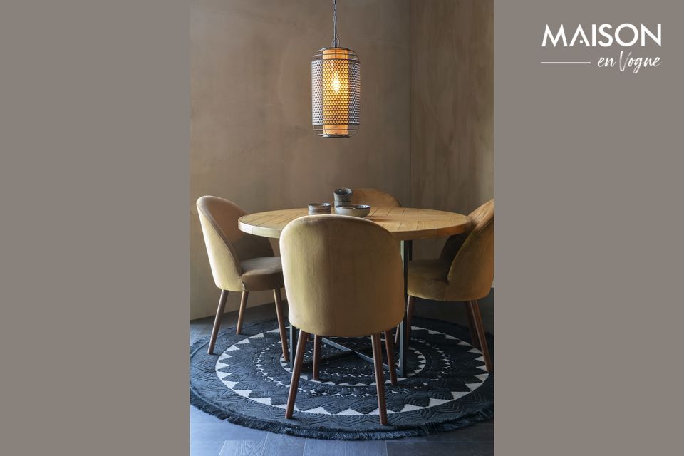 It can accommodate up to six people and its beige color will be ideal with leather or light wood