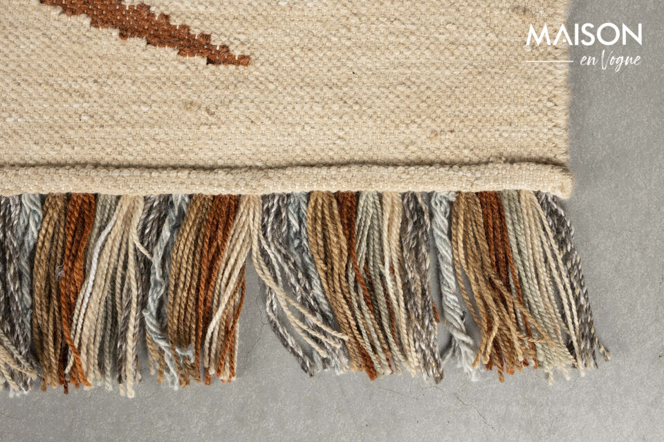  
Hang the Saigon rug on the wall for an artistic touch in any room
