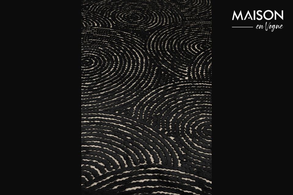 Black fabric carpet, period elegance and modern comfort.