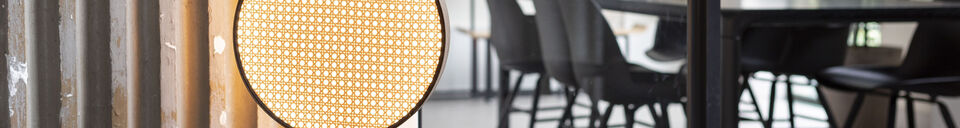 Materialbeschreibung Runde Tischlampe aus braunem Holz Sien