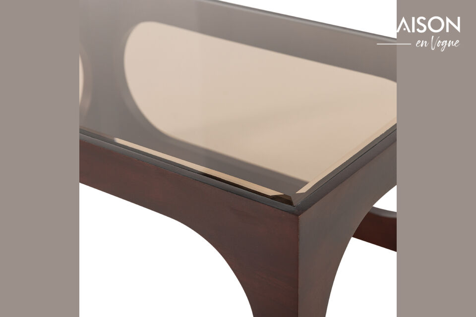 De ronde uitsparingen in het ontwerp geven de tafel een speels en uniek effect