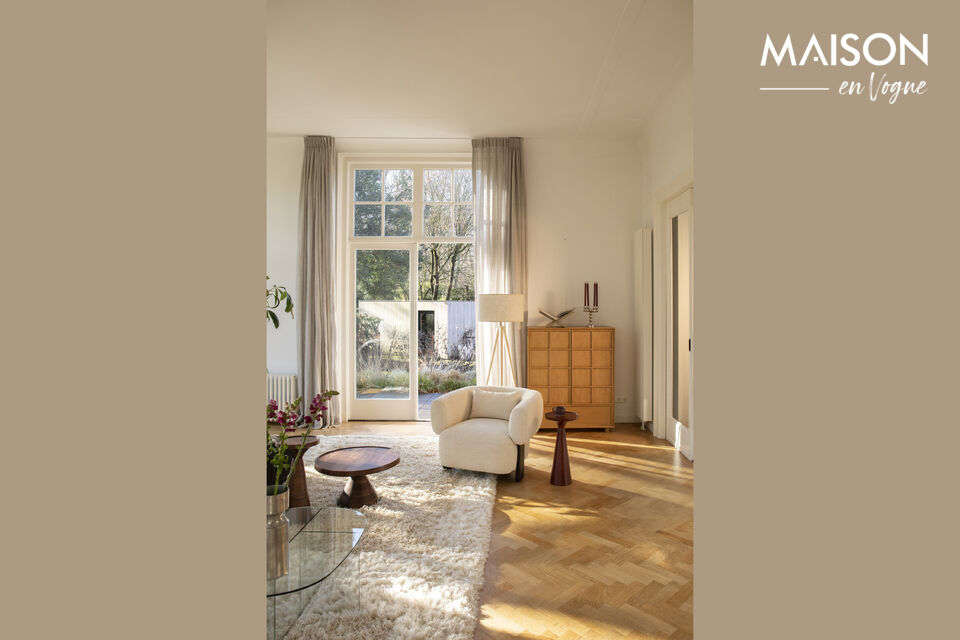 Gemaakt van aluminium met een walnootkleurige finish, een mooie aanvulling op elk interieur