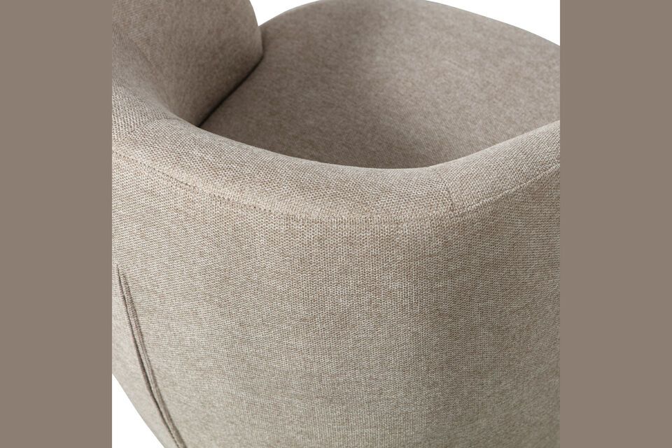 The woven fabric is suitable for intensive residential use (Martindale 25