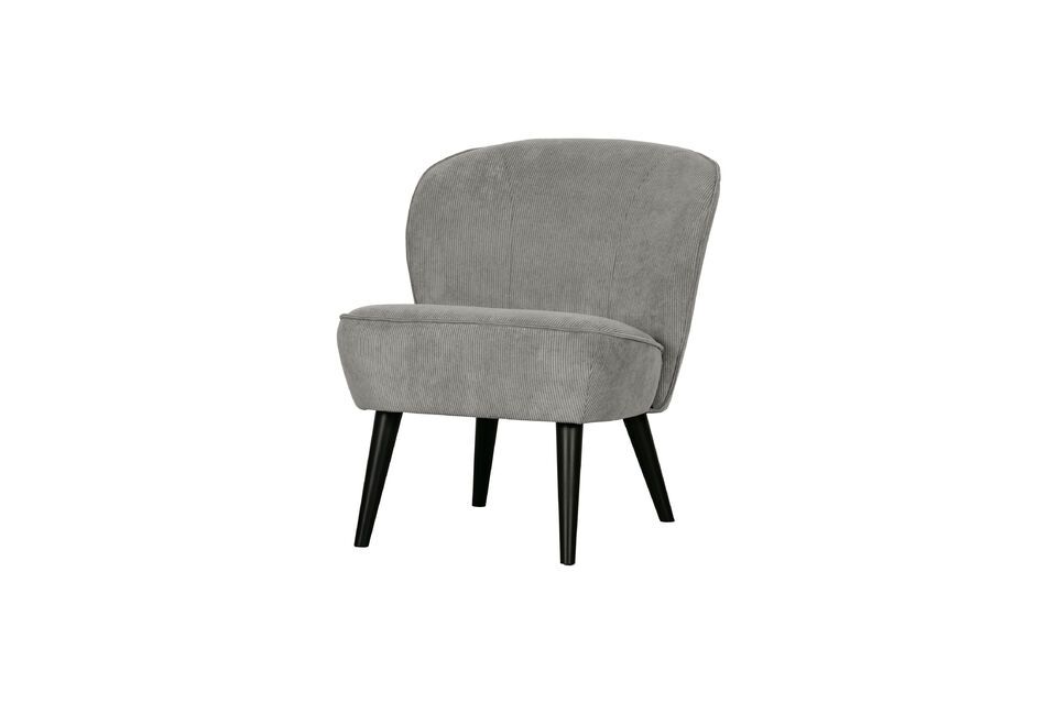 The subtle yet friendly shape of the Sara green armchair gives it a look that easily fits into many