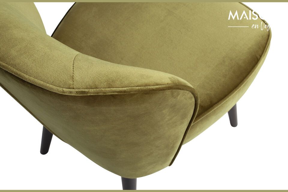 71 cm high, the chair is 59 cm wide and 70 cm deep