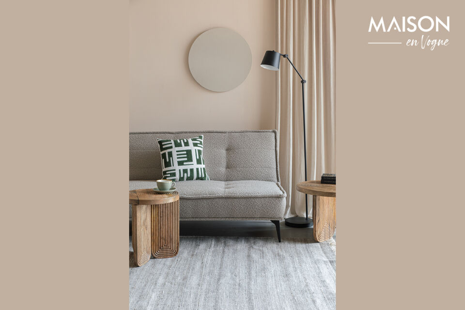 Dieses vielseitige Möbelstück lässt sich mühelos vom bequemen Drei-Sitzer-Sofa in ein