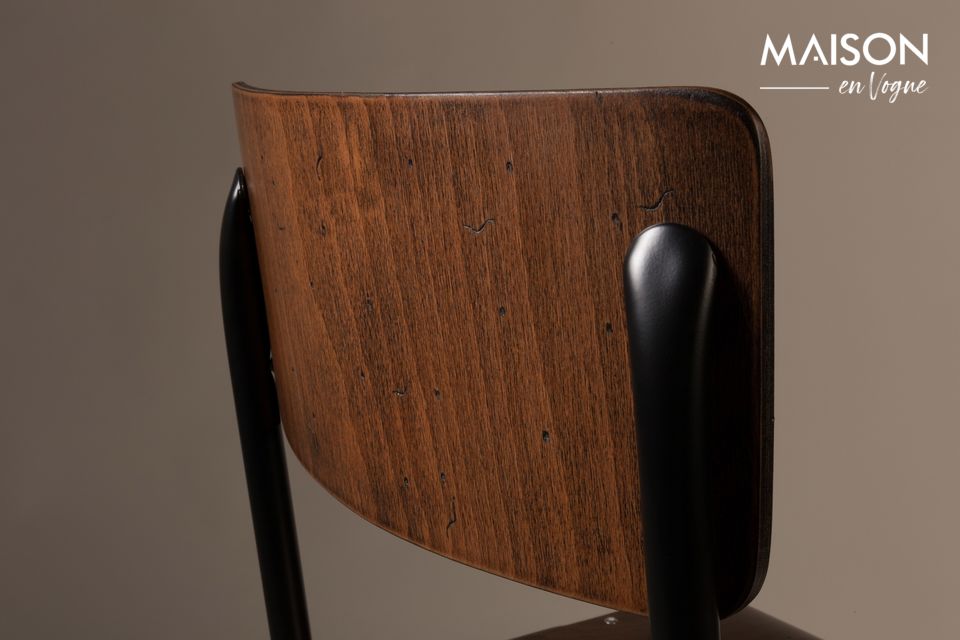 Scuola chairs also have the advantage of being stackable