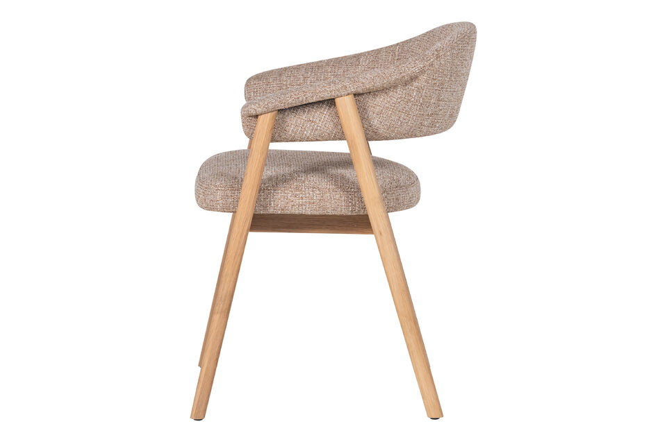 Les accoudoirs offrent un confort suppl&eacute;mentaire et rendent cette chaise id&eacute;ale pour