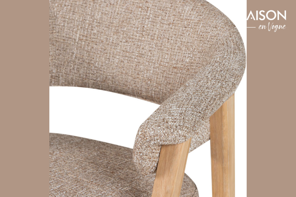Mat&eacute;riau La chaise est fabriqu&eacute;e en bois de ch&ecirc;ne