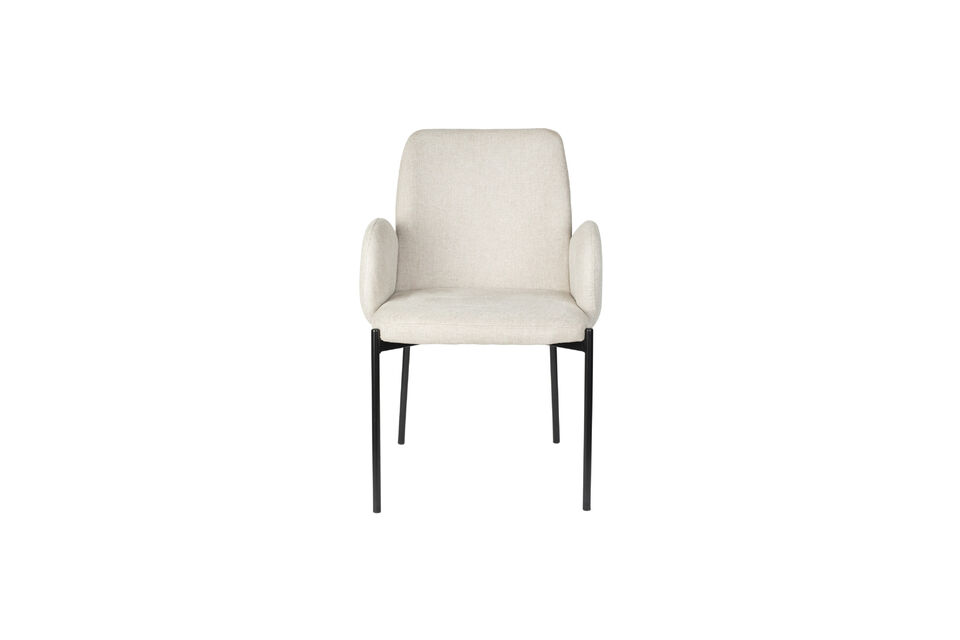 Il design distintivo dello schienale si fonde perfettamente con i braccioli