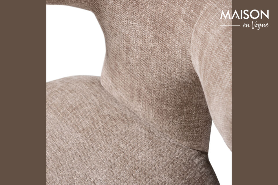 Le tissu a tissage compact est compose a 100 % de polyester et presente un Martindale de 100 000