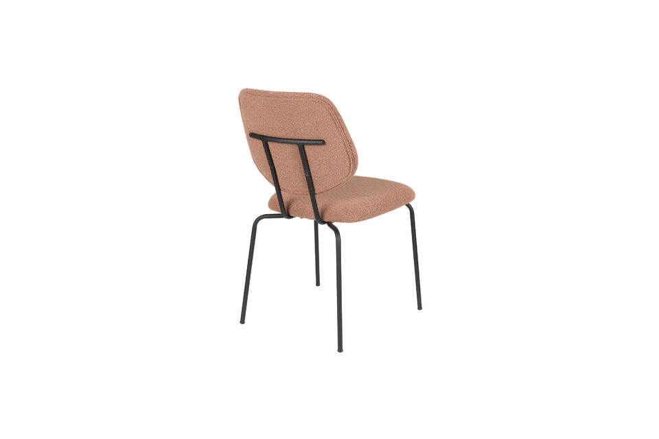 Con il suo design moderno e la robusta struttura nera