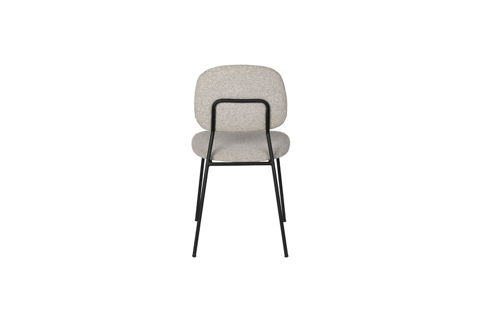 Suggerimento: crea uno stile minimalista abbinando le sedie Roos a un tavolo da pranzo lineare