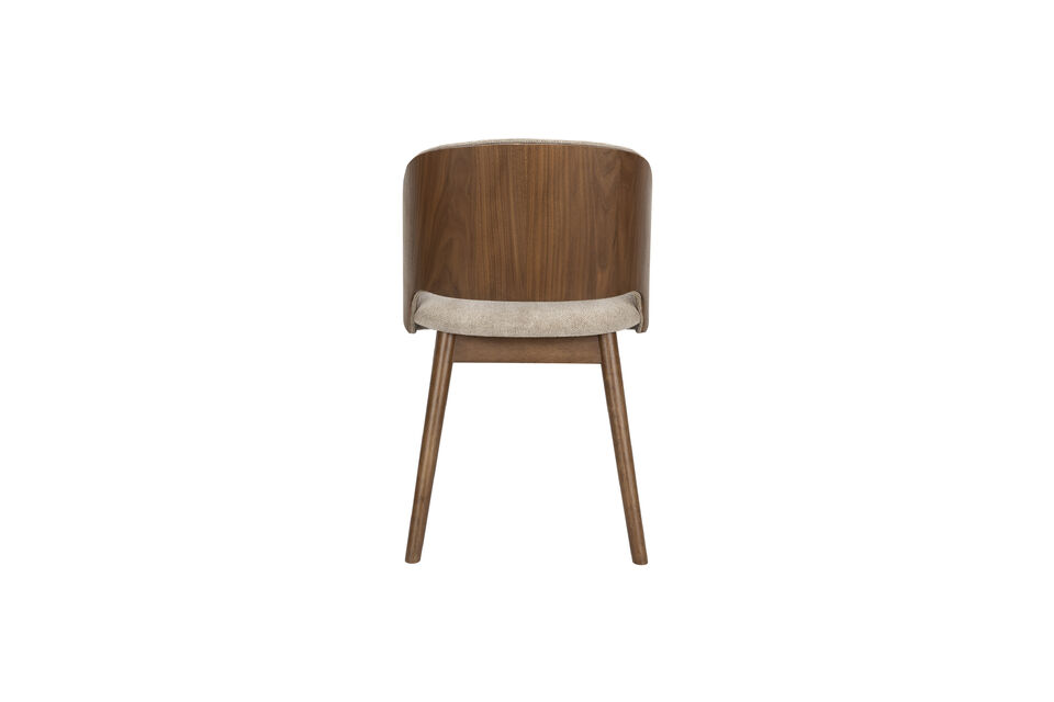 Ein Design, das den Raum sofort mit einer warmen Atmosphäre erfüllt