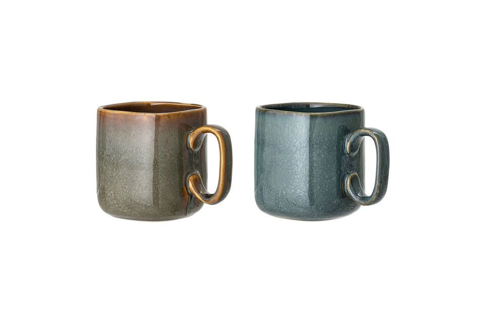 Each mug, weighing 0