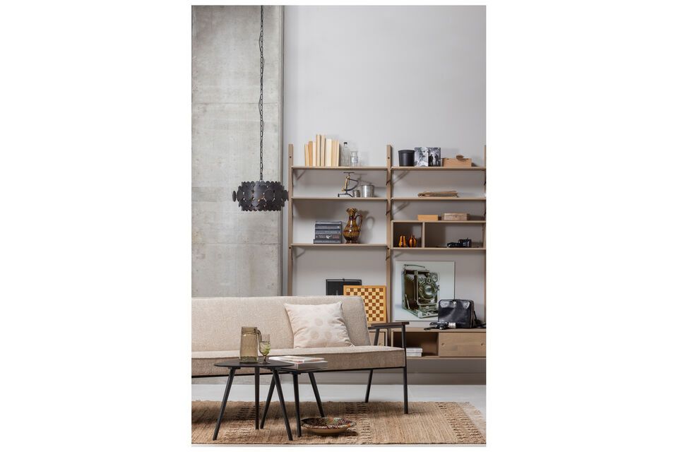 The playful shape of this set of 2 black wooden side tables Nila brings a friendly atmosphere to any