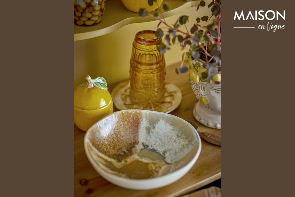 Perfect for serving salads, fruit or side dishes – and for adding character to your table setting