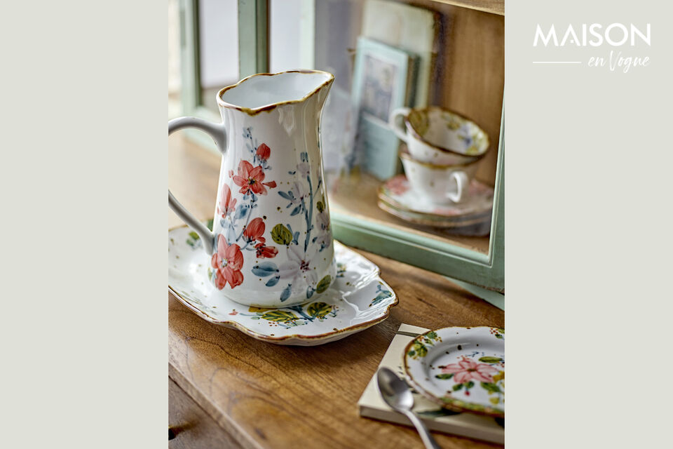 The Savina Plate is a set of 4 plates decorated with a handpainted floral motif