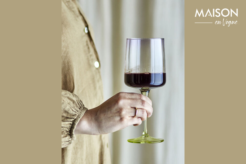The Luciana wine glass set consists of six glasses made of glass with a spray colored finish that