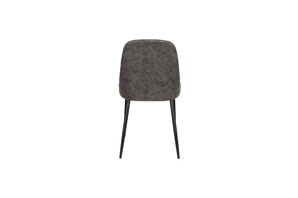 De gestoffeerde zitting van de Alana Chair biedt zowel comfort als elegantie