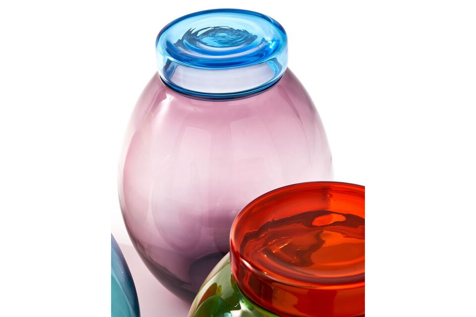 Avec une variété de couleurs vives encapsulées dans le verre