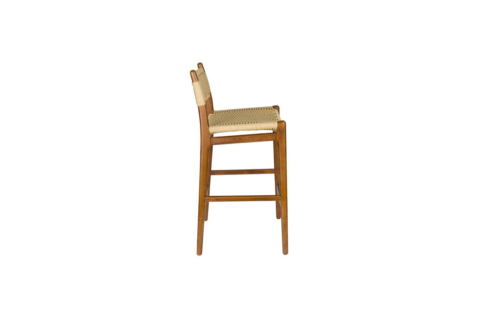 Questo sgabello da bar unisce un look retrò alla raffinatezza moderna