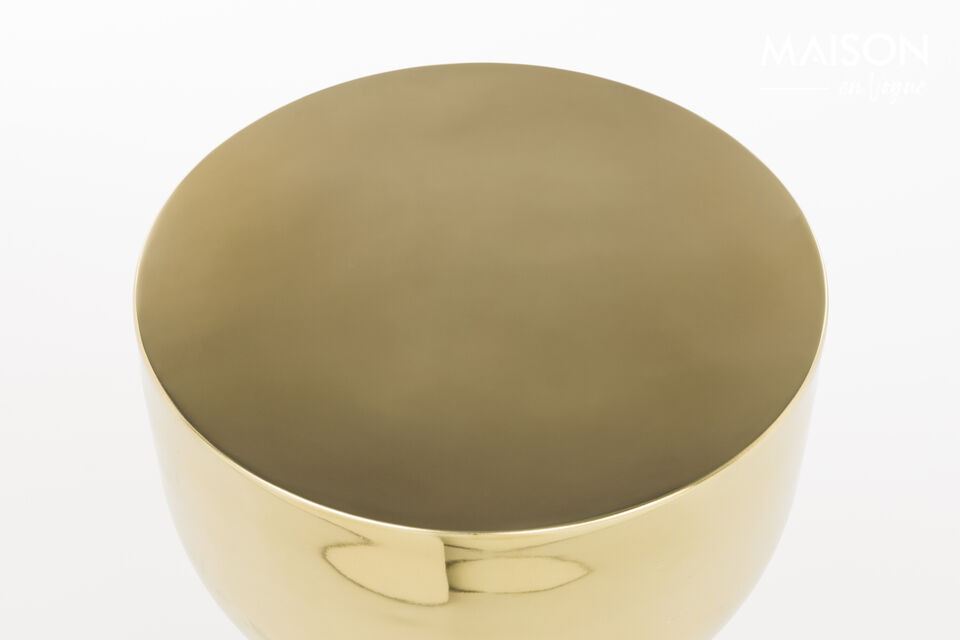 I vostri bicipiti si tendono alla vista di questo tavolino da salotto? È comprensibile
