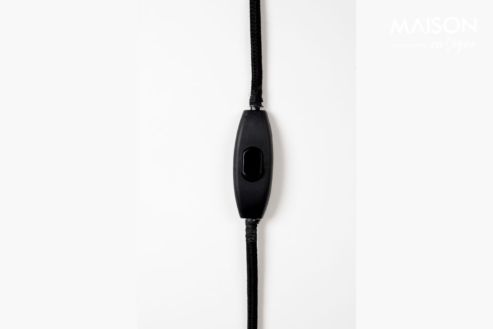 Thanks to the Shady double wall light in white, you can adjust the light according to your needs