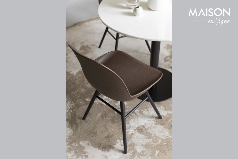 With its aluminium frame and its four legs in solid ash wood