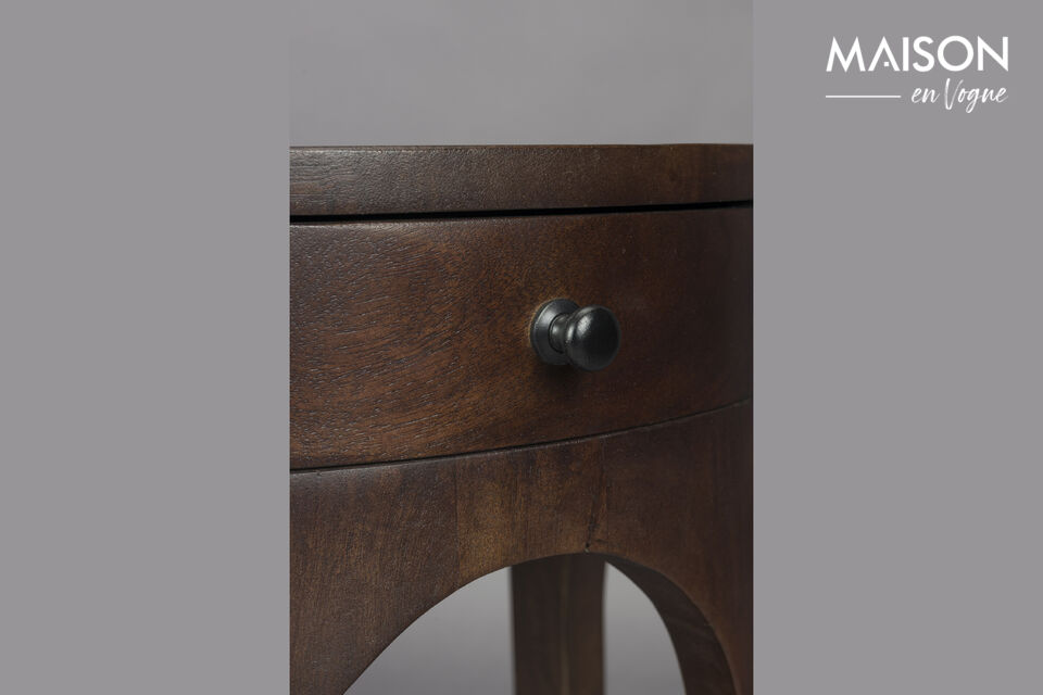 Together with the deep walnut colour