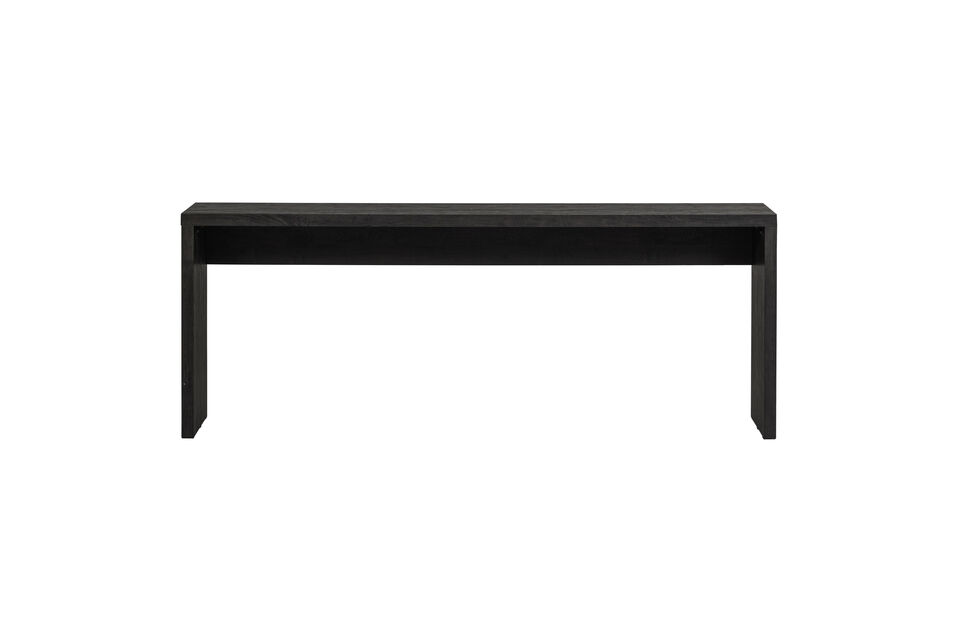 The robust design and clean lines make this side table a sturdy and luxurious eye-catcher